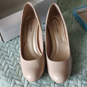 FIRST OFFER ACCEPTED! Comfort Plus by Predictions Tan Heels